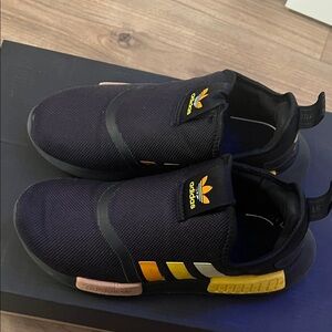 Adidas running shoe . Boy US Size 2.5